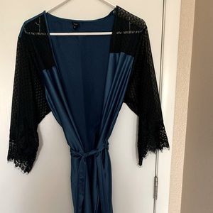 Short silk robe with lace sleeves from Love Store